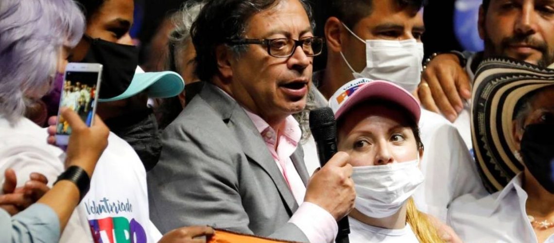 No vamos a parar la campaña Jefe de debate de Petro tras amenazas de muerte