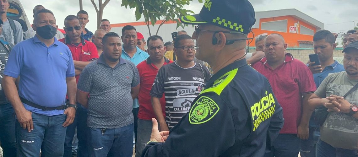 Nuevo comandnate de la Poli Metropolitana reunido con conductores.4jpeg