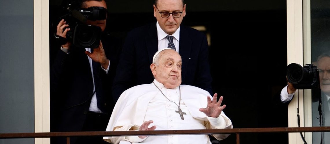 Papa Francisco dado de alta -