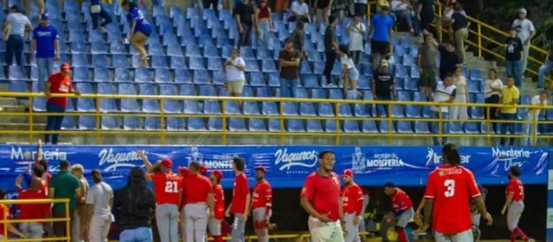 Pelea entre hinchas y tigres 1