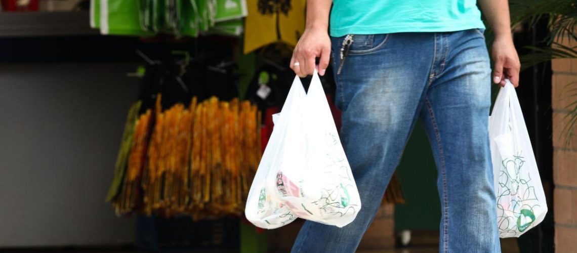 Plásticpos de un solo uso prohibidos desde el 7 de julio