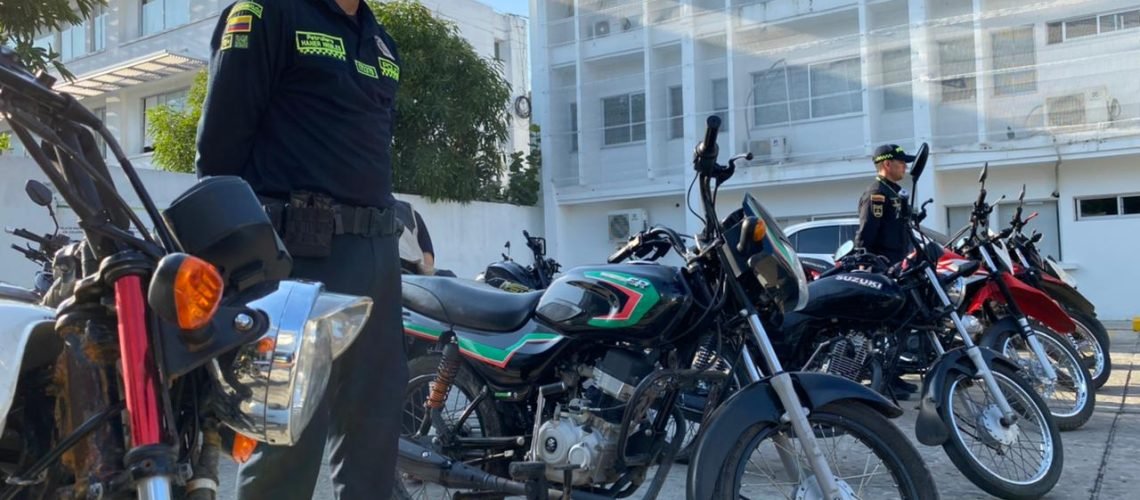 Policía Barranquilla recupera motocicletas y carro (6)