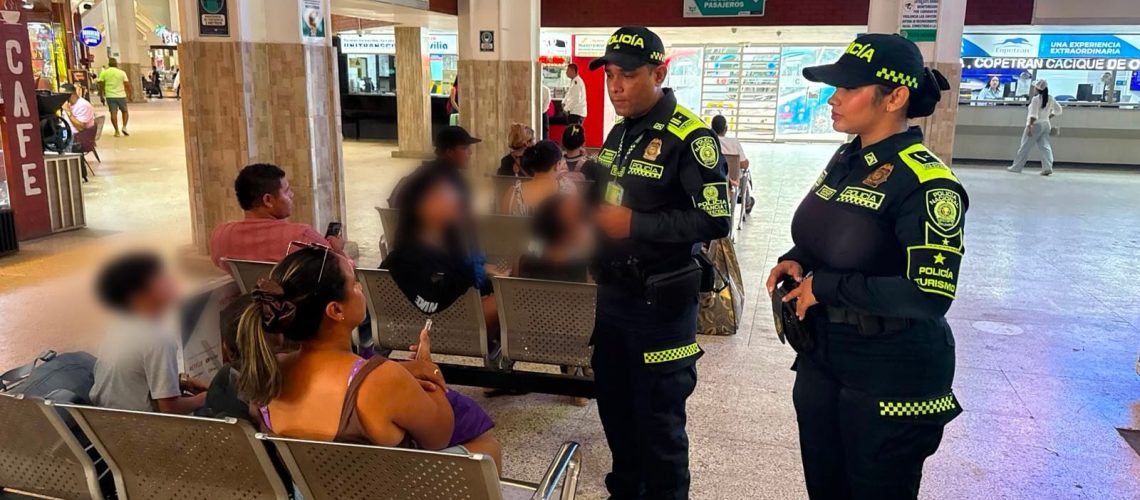 Policía en la Terminal de Transportes de Barranquilla (3)