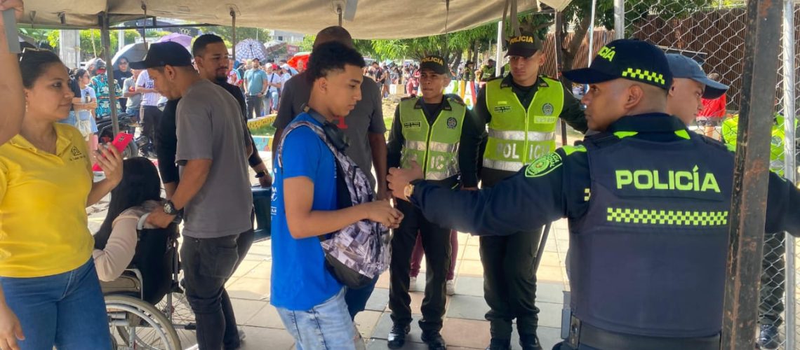 Policía lectura del Bando