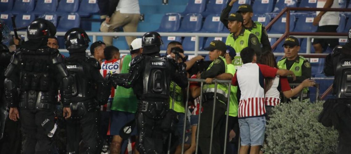 Policía vs frente rojiblanco