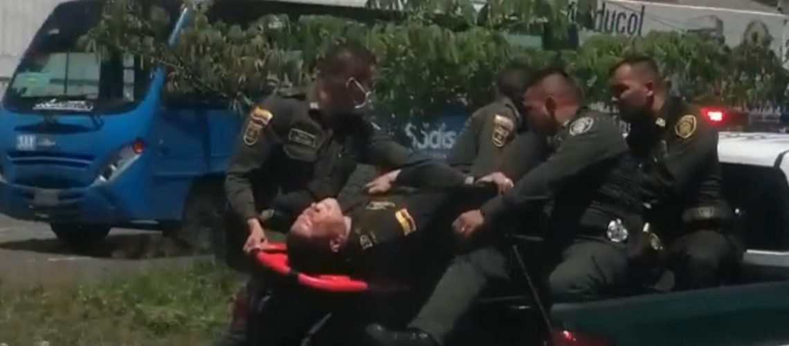 Policía herido en Soledad1A