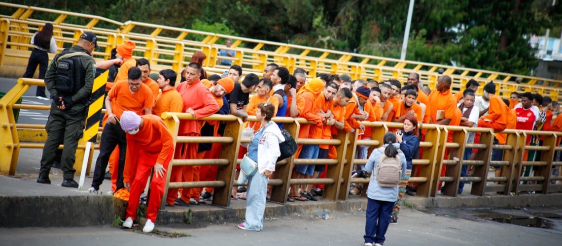 Presos colombianos deportados de Ecuador