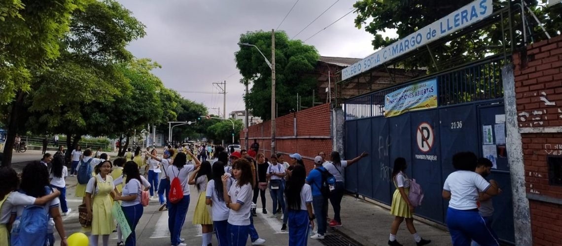 Protesta Sofía Camargo de Lleras (2)