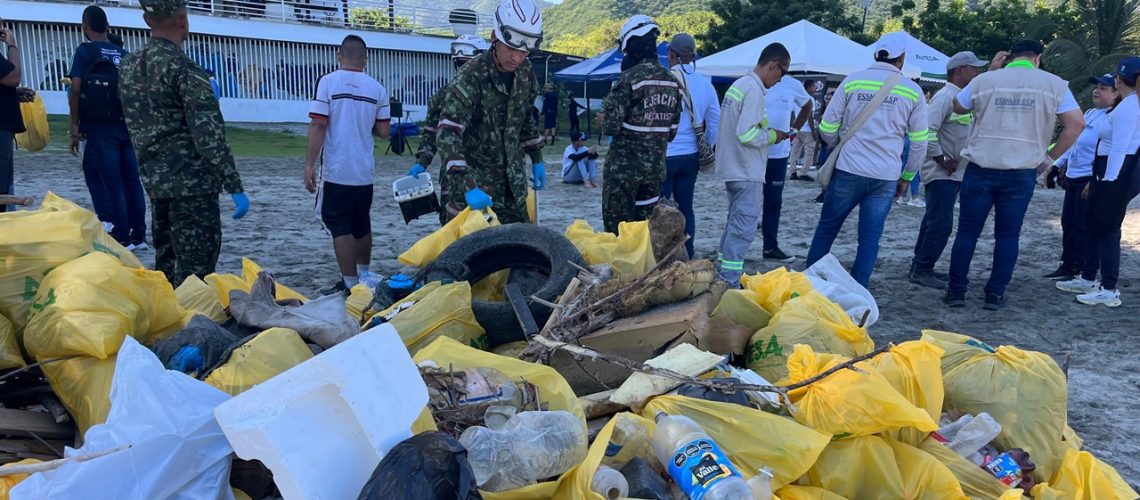 Recolectan basura Santa Marta (3)