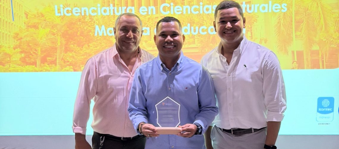 Reconocimiento Uniatlántico a Alexis Castillo
