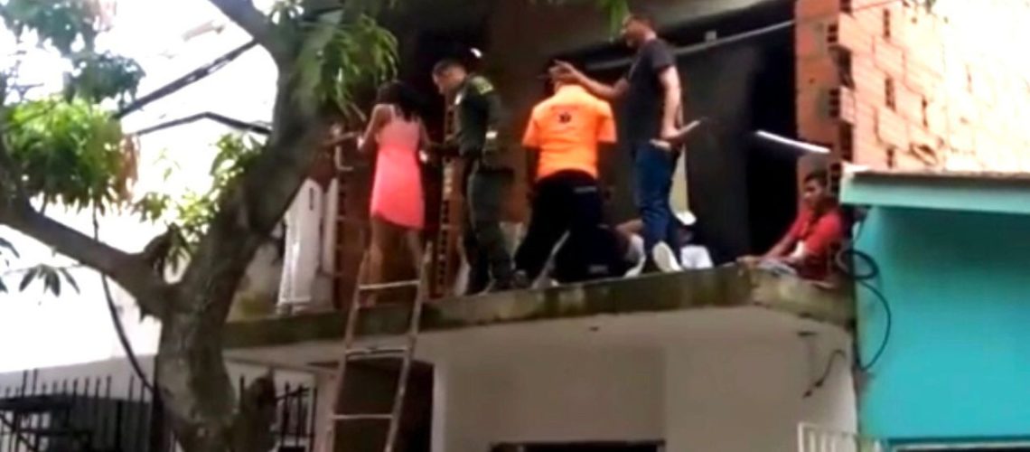 Rescate menores en Soledad desplome vivienda