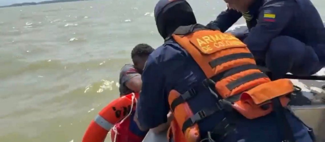 Rescate pescadores mar Caribe (1)