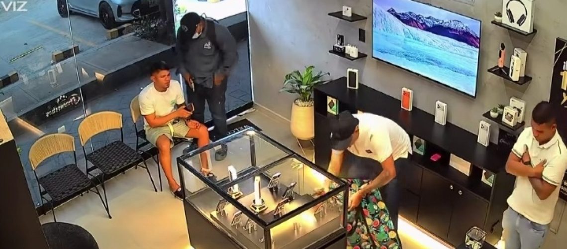 Robo de 25 iPhones en Los Robles, Soledad