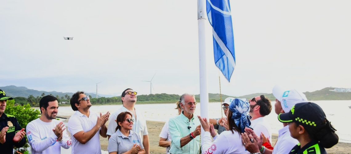 Salinas del Rey iza la primera Bandera Azul (2)