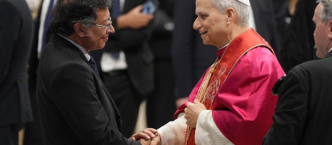 Saludo presidente Petro y papa León XIV