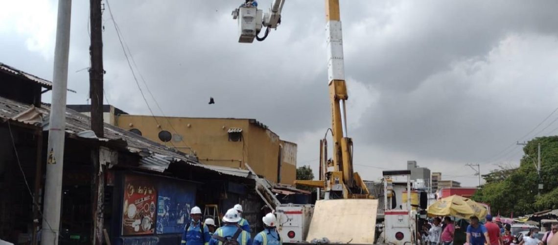 Se cayó poste en Barranquilla