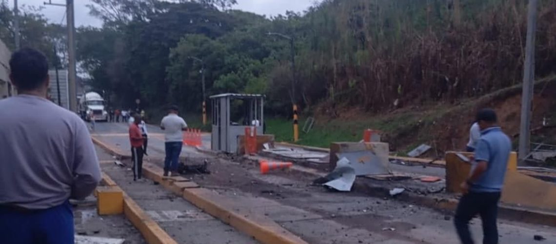 Segundo atentado terrorista de octubre contra peaje El Bordo o peaje El Mango, en Cauca