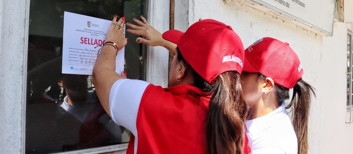 Sellan establecimientos Gobernación (2)