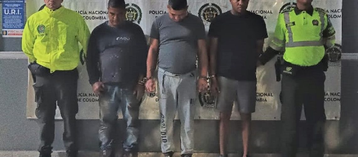 Señalados de robar vehículos con mercancía