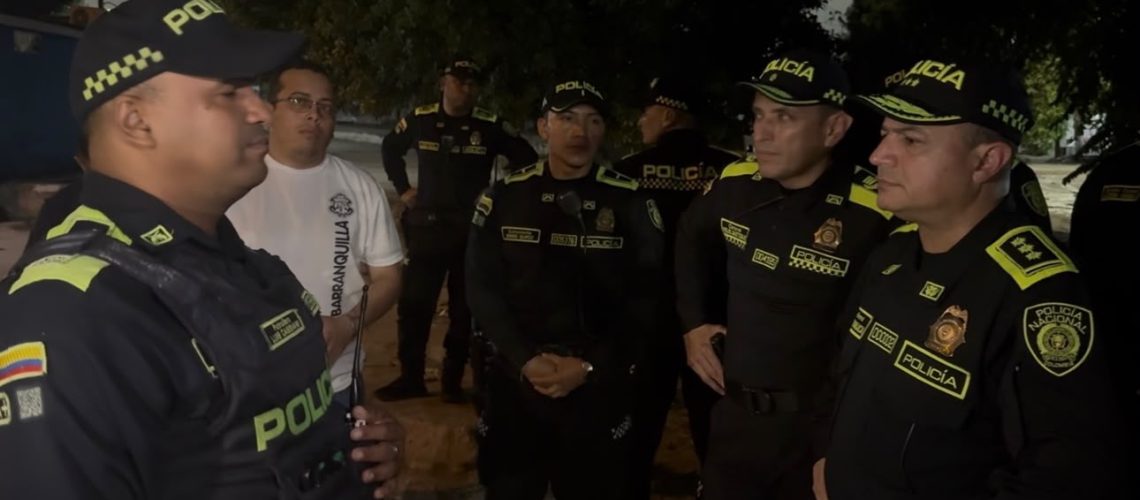 Subdirector de la Policía, mayor general Norberto Mujica, despachando desde Barranquilla (1)