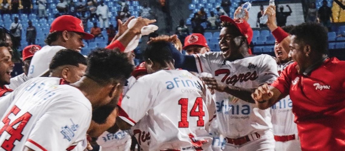 Tigres de Cartagena 11 Caimanes 10