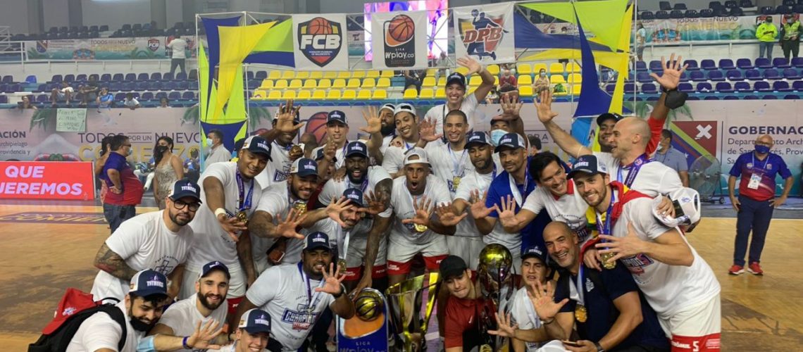 Titanes-Pentacampeones