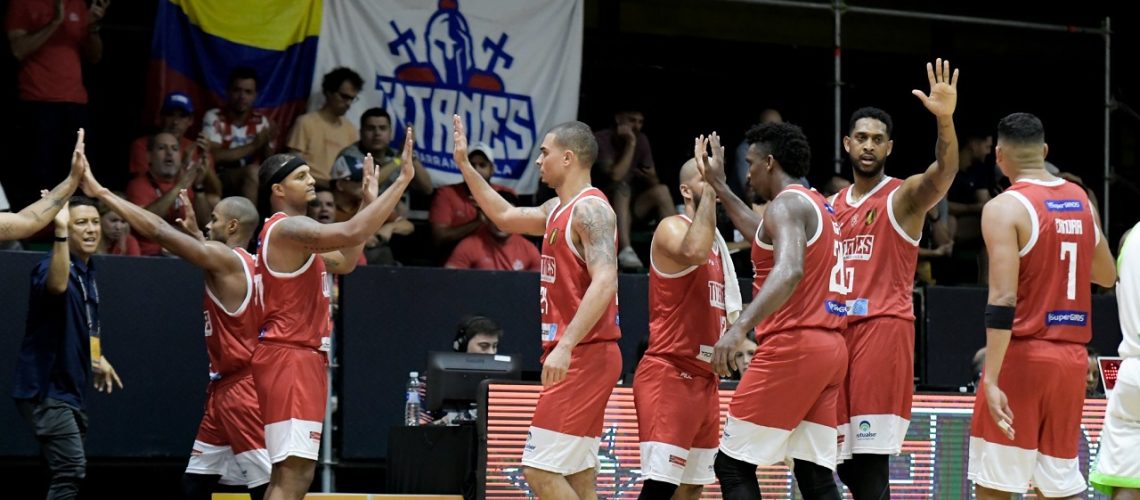 Titanes vence a Bauru