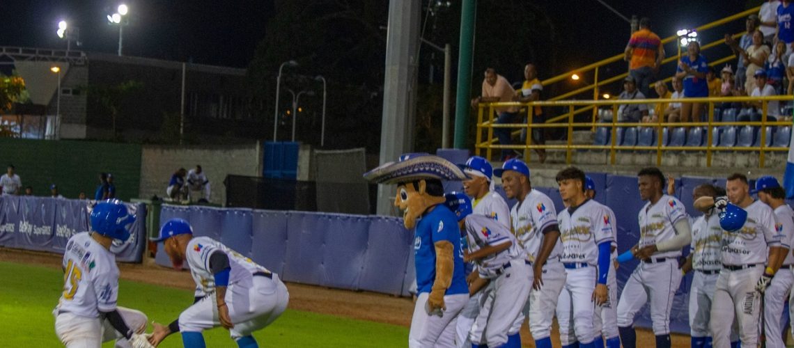 Vaqueros vence a Caimanes