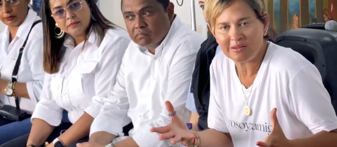 Verónica Alcocer en su visita a la cárcel Modelo de Barranquilla