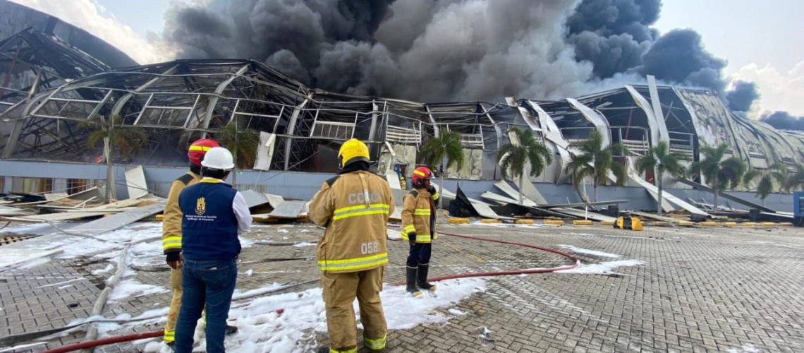 Emergencia incendio bodega Contecar Cartagena