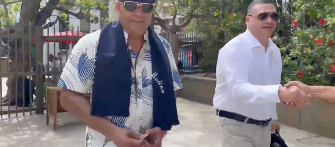 Santa Lopesierra - El Hombre Marlboro