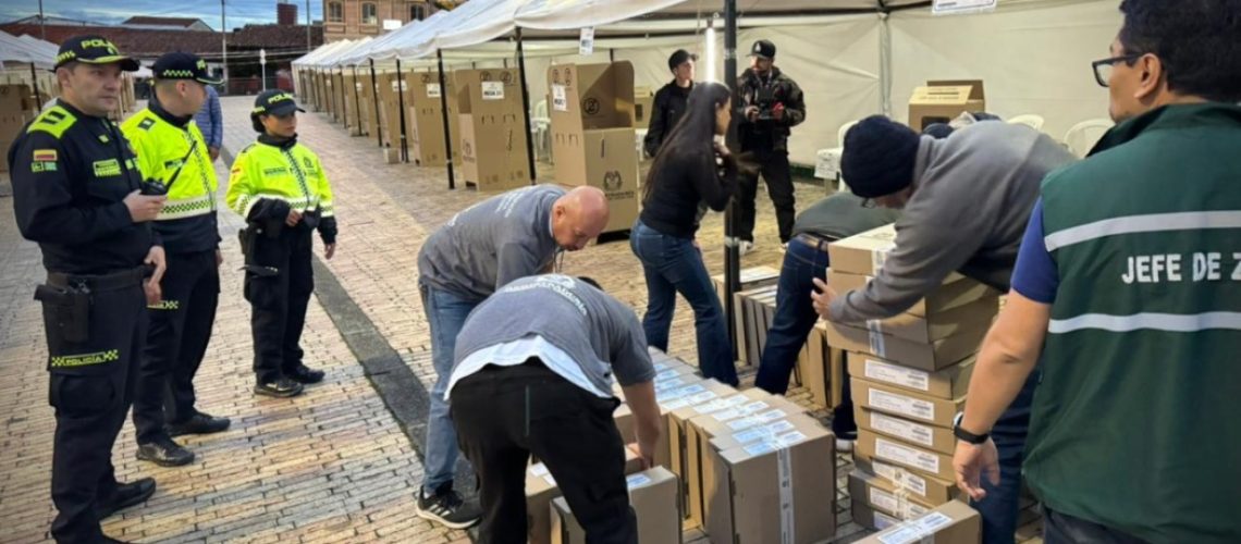 Proyecto para que militares y policías activos puedan votar en Colombia