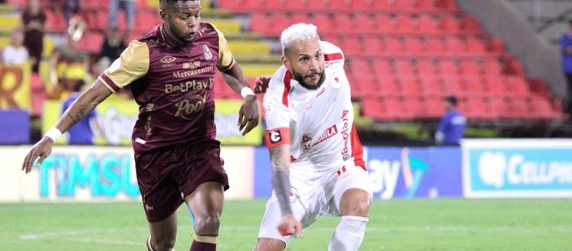 Yhormar-Hurtado-y-Duvan-Vergara-en-Tolima-vs-America-VizzorImage Mediano