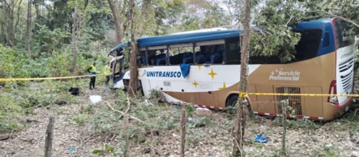 accidente en bus que cubría la ruta Riohacha - Baq