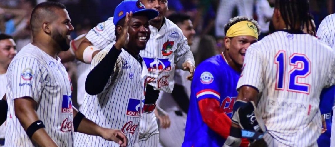 caimanes gana el primer juego a tigres