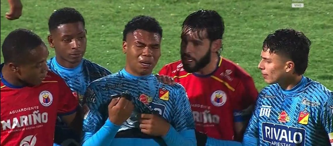 carlos-vega-llora-tras-ser-expulsado-en-el-deportivo-pasto-deportivo-pereira-de-octubre-de-2025--captura-winsports