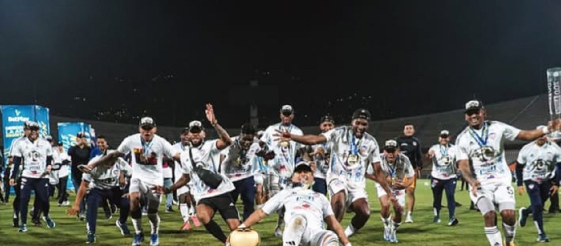 críticas no perdonan a Junior