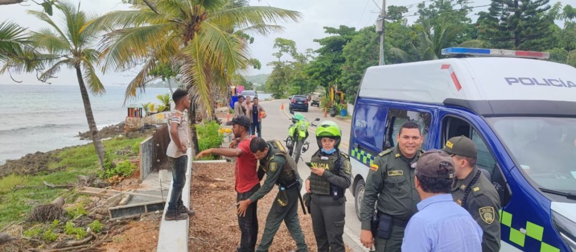 hombre lanzó a un perro al mar para atraer tiburones en San Andrés