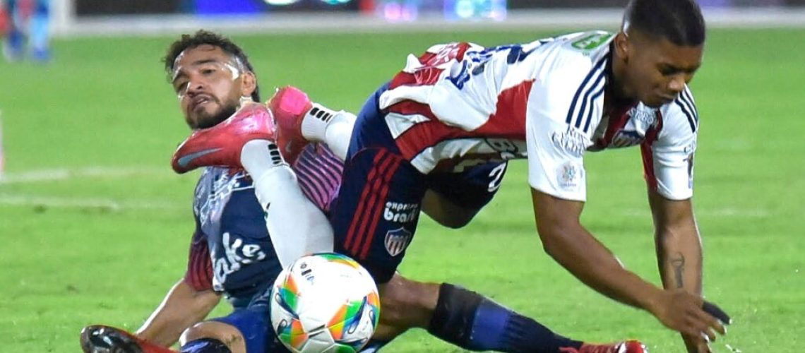 BARRANQUIILLA - COLOMBIA, 15-03-2026: Atlético Junior y Fortaleza CEIF en partido por la fecha 11, como parte de la Liga BetPlay DIMAYOR I 2026 jugado en el estadio Romelio Martínez de la ciudad de Barranquilla. / Atlético Junior and Fortaleza CEIF in match for the date 11,  as part of BetPlay DIMAYOR I 2026 League played at Romelio Martinez stadium in Barranquilla city. Photo: VizzorImage / Jesús Rico/ Contribuidor @ROXCHARRIS