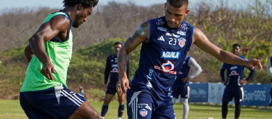 junior-pelea-entrenamiento-cesar-farias