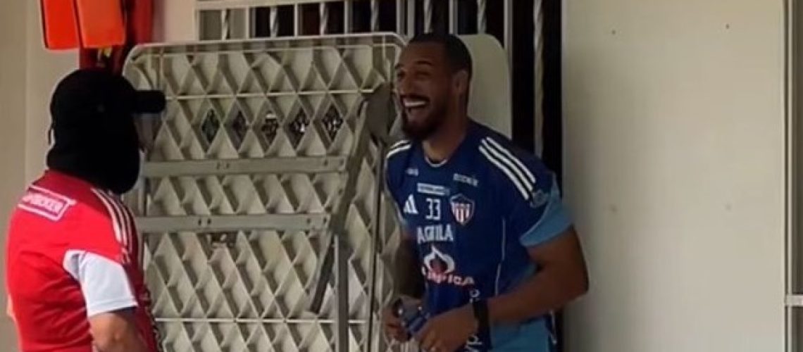 lucas monzón 1111 Mediano