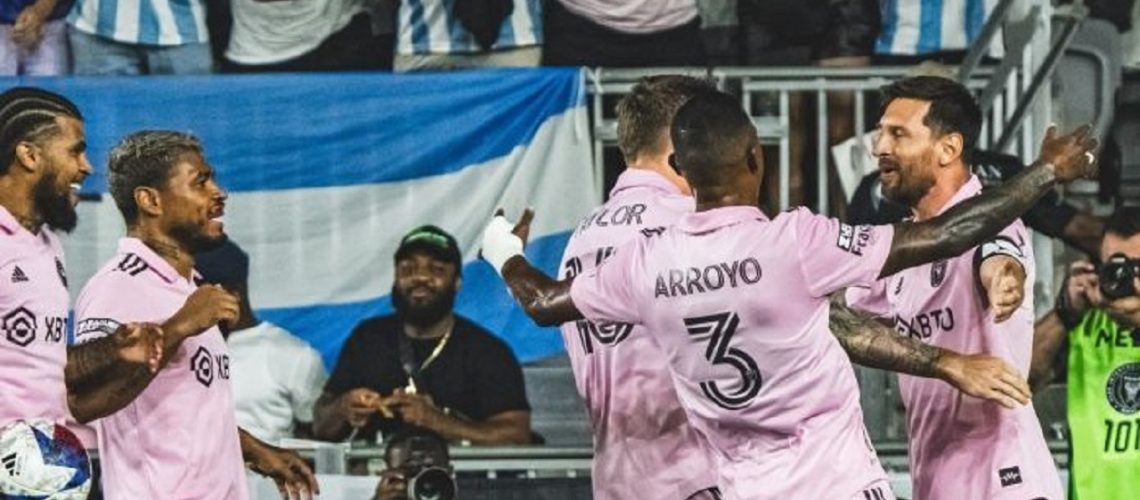 messi doblete ante rlando