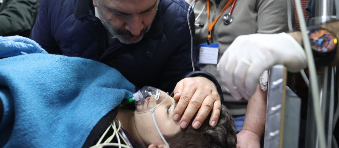 niño rescatado en Turquia