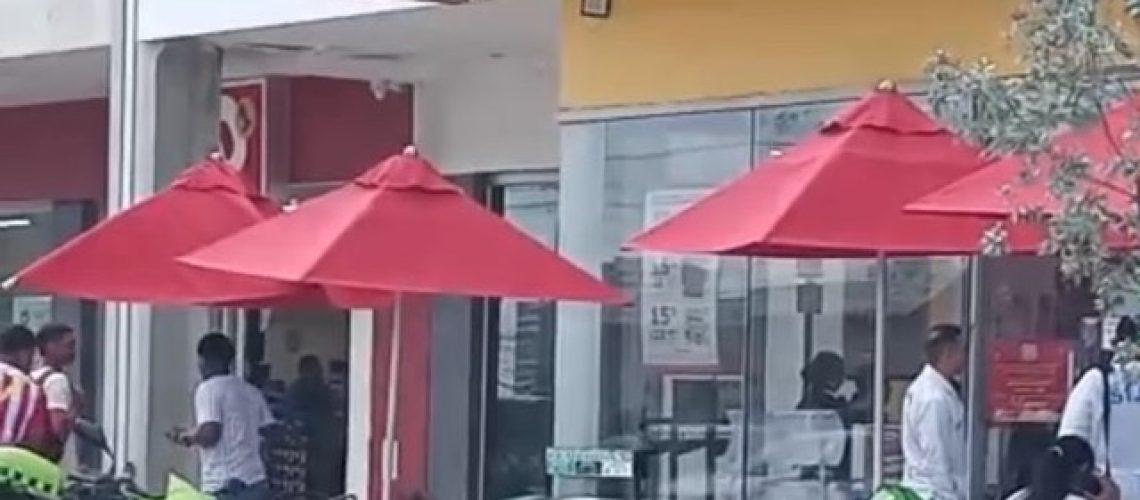 oxxo atracado Mediano