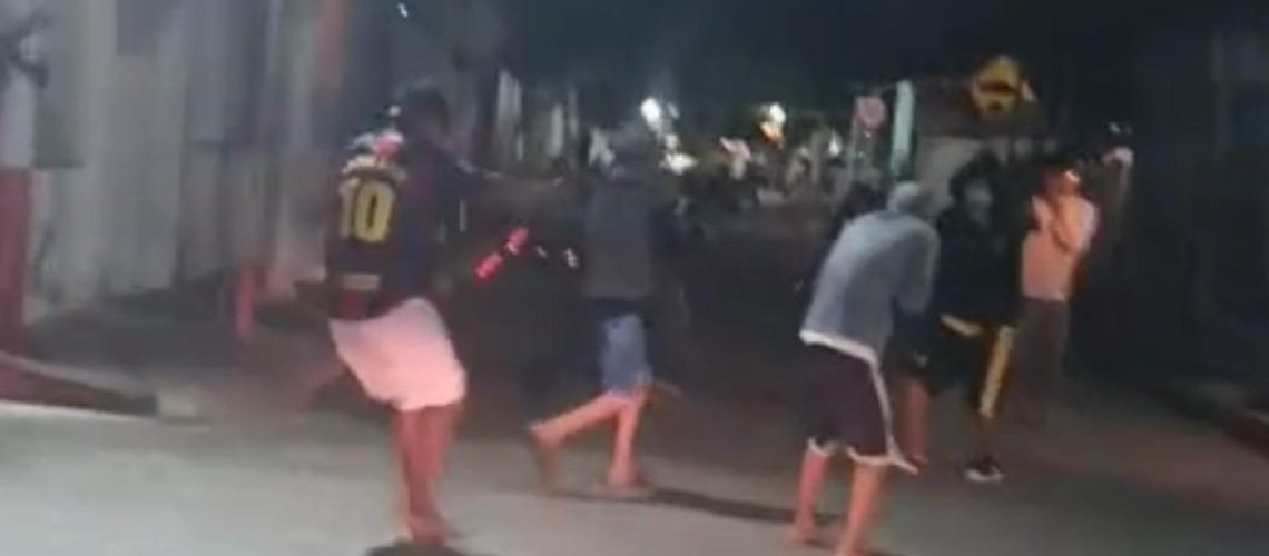 pelea con arma hidrogel