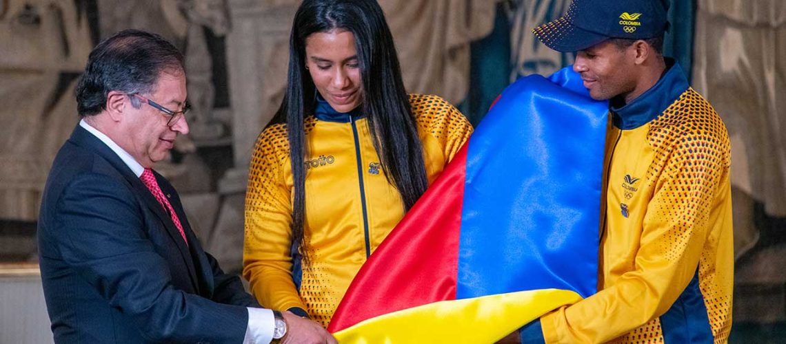Queremos hacer una reorganización del deporte en Colombia, dijo el Presidente al entregar Pabellón a delegación a Juegos Centroamericanos