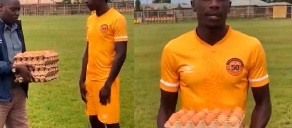 premian a jugador con huevos