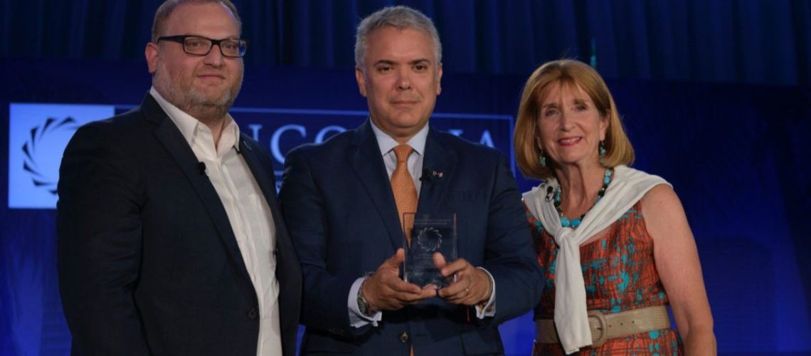 premio liderazgo al presidente duque