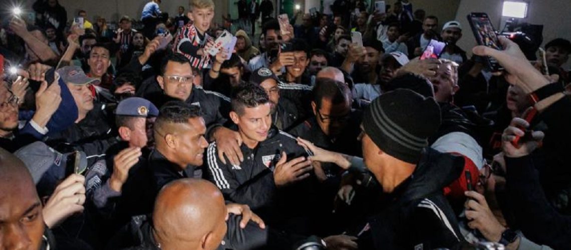 recibimiento a james