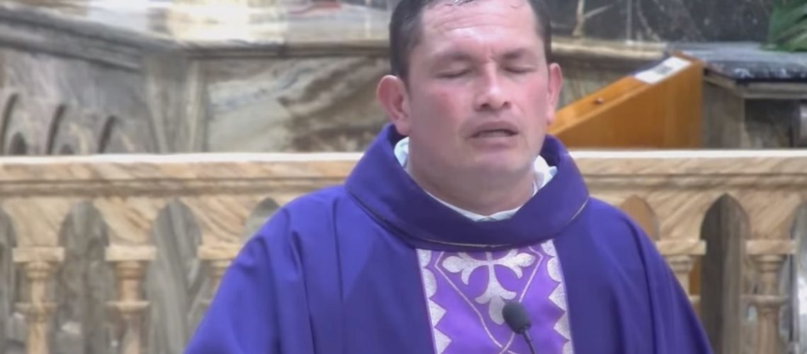 sacerdote-misa-chiquinquira